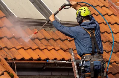 Démoussage et hydrofuge de toiture à Riom